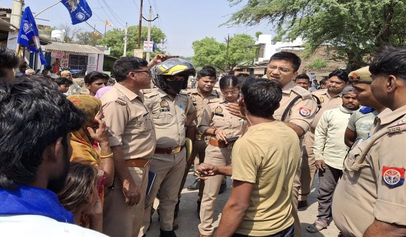 Banner put up in Tara Nagar torn, villagers create ruckus