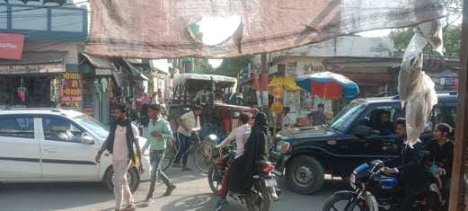 Tilhar in the grip of traffic jam... people were troubled in the scorching heat
