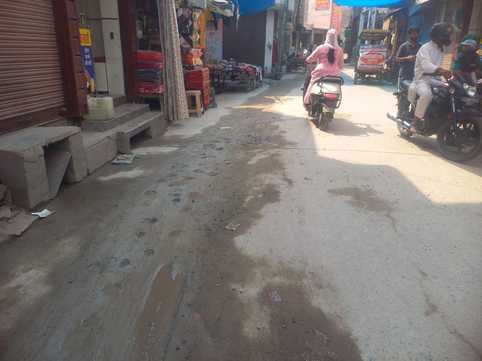 The contractor did road construction work in the market at night, the material got uprooted due to negligence