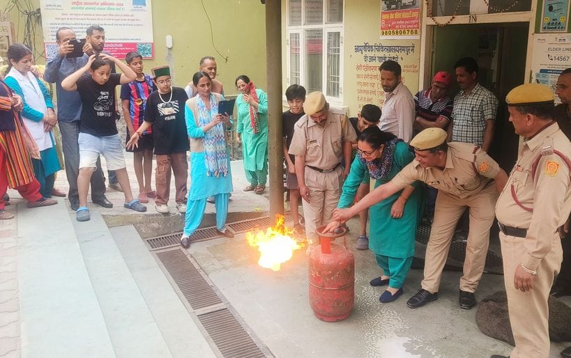 Explain the methods of rescue in case of fire in ayurvedic hospital
