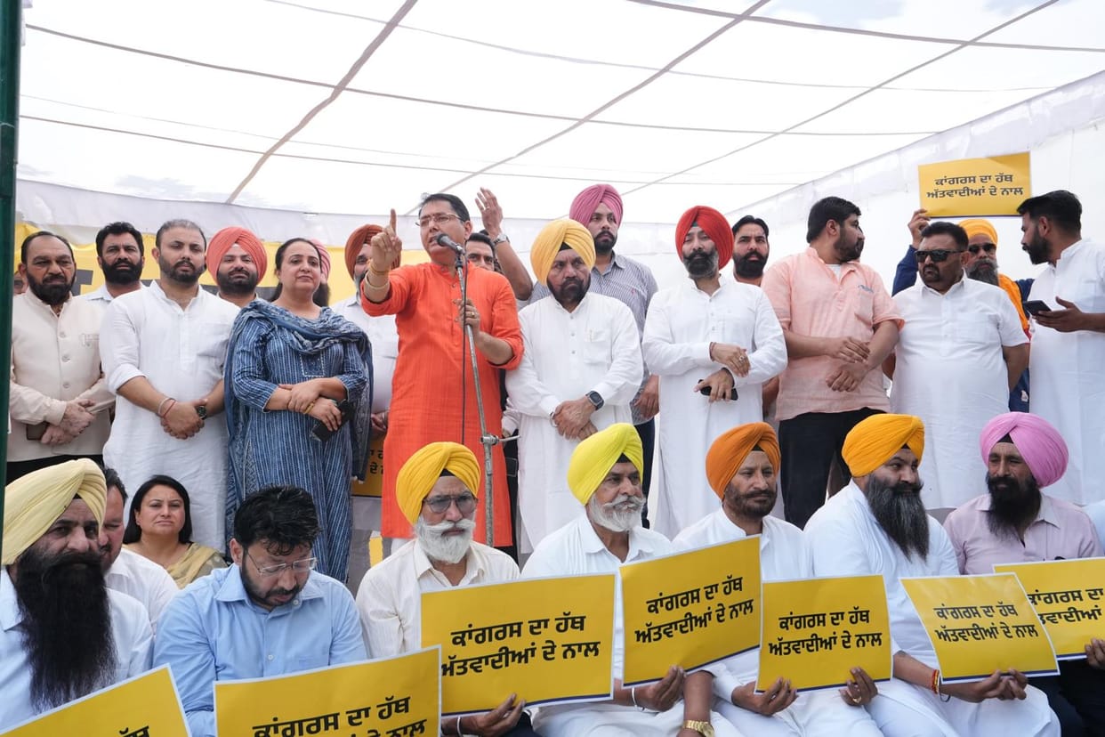 Aam Aadmi Party protest across state on Pratap Singh Bajwa statement in Punjab