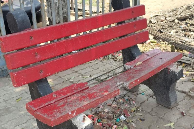 Lack of basic facilities at bus and railway stations, passengers are troubled