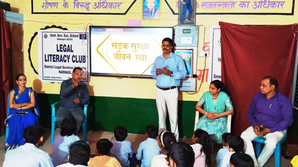Lecture organized on de-addiction and road safety in Akbarpur school