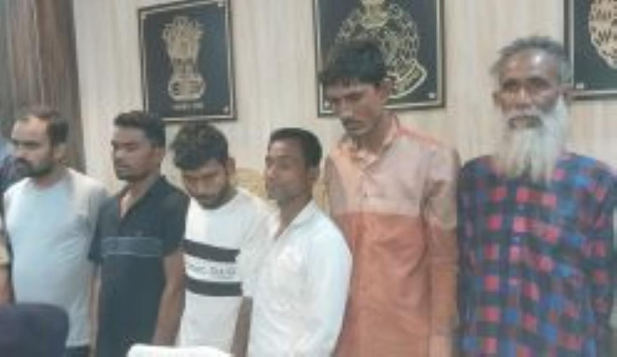 Six thieves caught, two fled