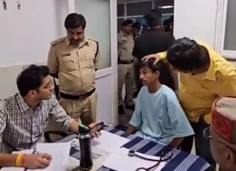 जांच करती पुलिस