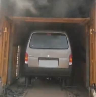 जलती हुई कार