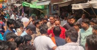 Acid again poured on a cow in Jalesar, protest and jam
For the attention of the surroundings