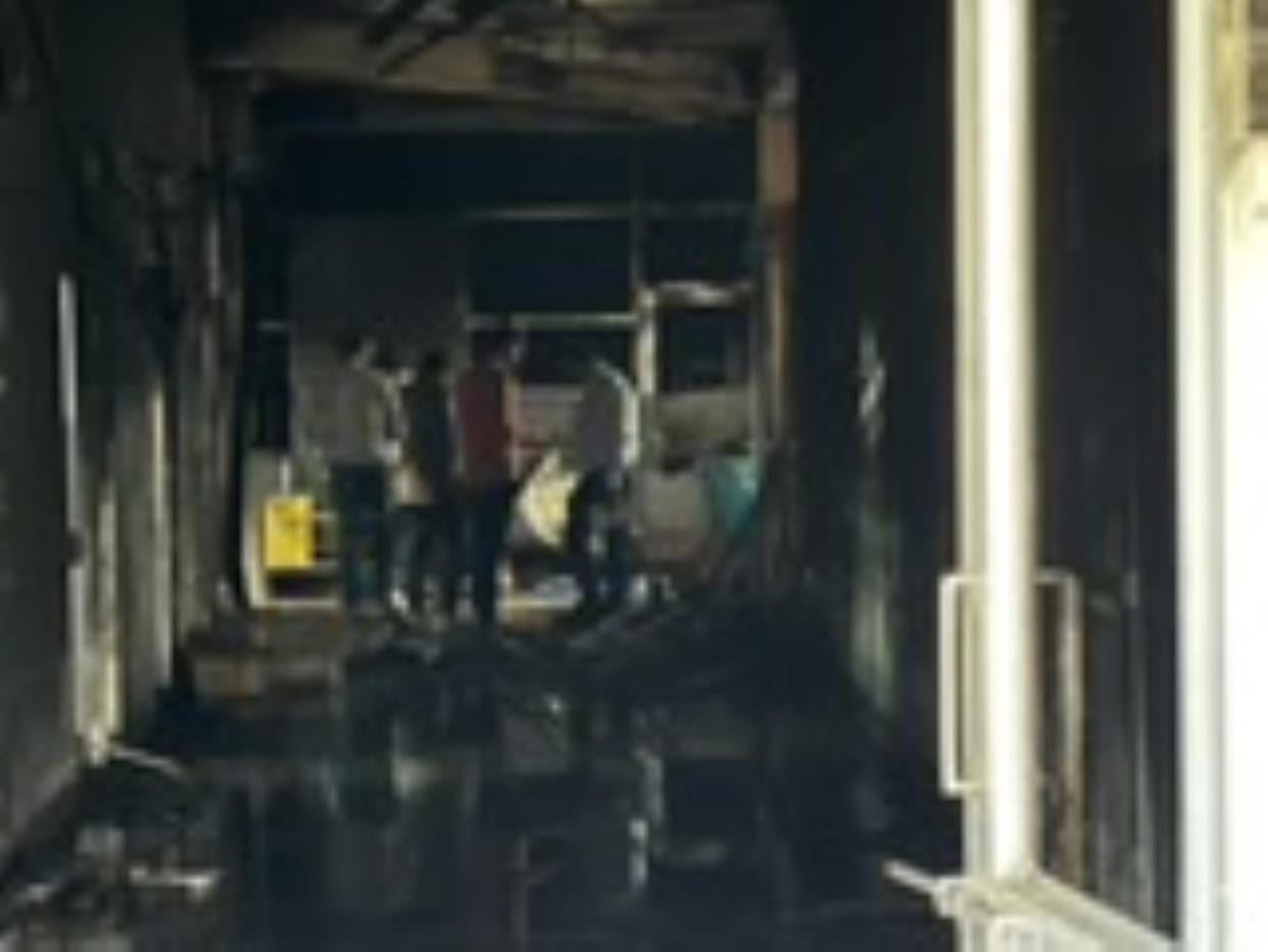 The fire brigade stopped the patients trapped in the fire from jumping, all survived safely