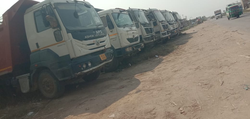 14 dumpers carrying soil filling seized
