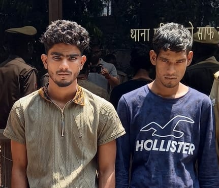 Two arrested for breaking into a house and stealing a mobile phone