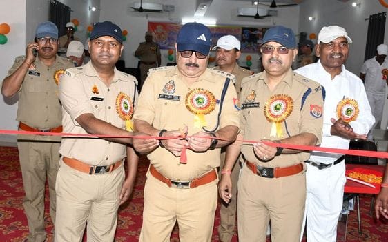 Bareilly's Bhola defeated Moradabad in free style wrestling