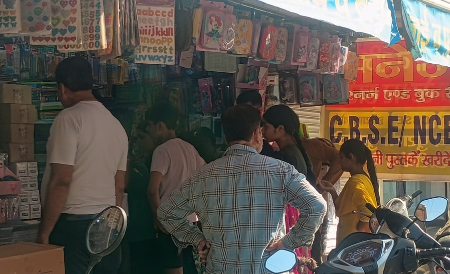 Notice to seven schools for selling books of private publishers