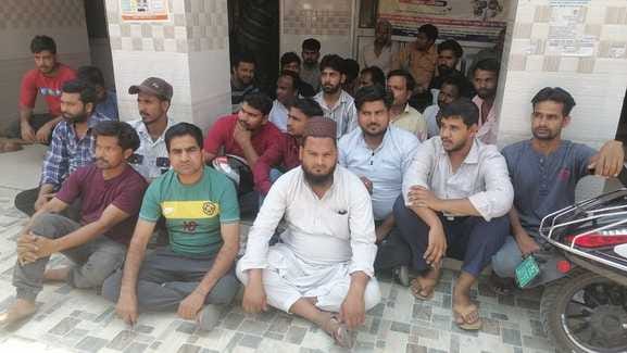 Demand for setting up a weekly market, traders gave a memorandum to SDM