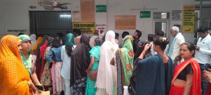 Patients suffering from vomiting, diarrhea and stomach pain increased in the district hospital