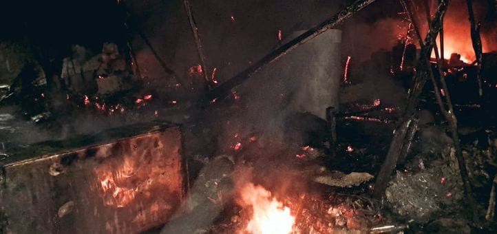 Fire broke out in six houses of Teliya Nagla, goods worth lakhs burnt to ashes