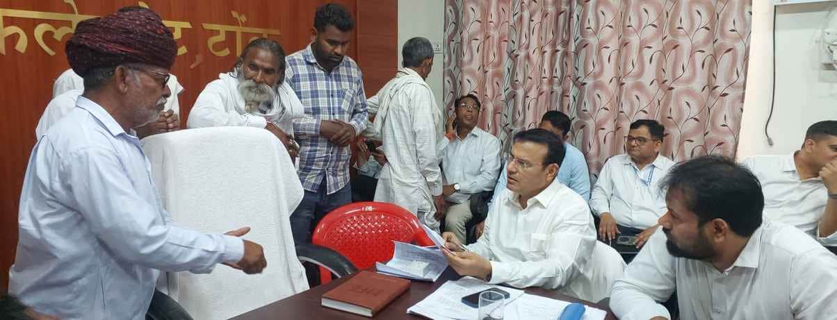 जनसुनवाई में फरियादियों का समाधान