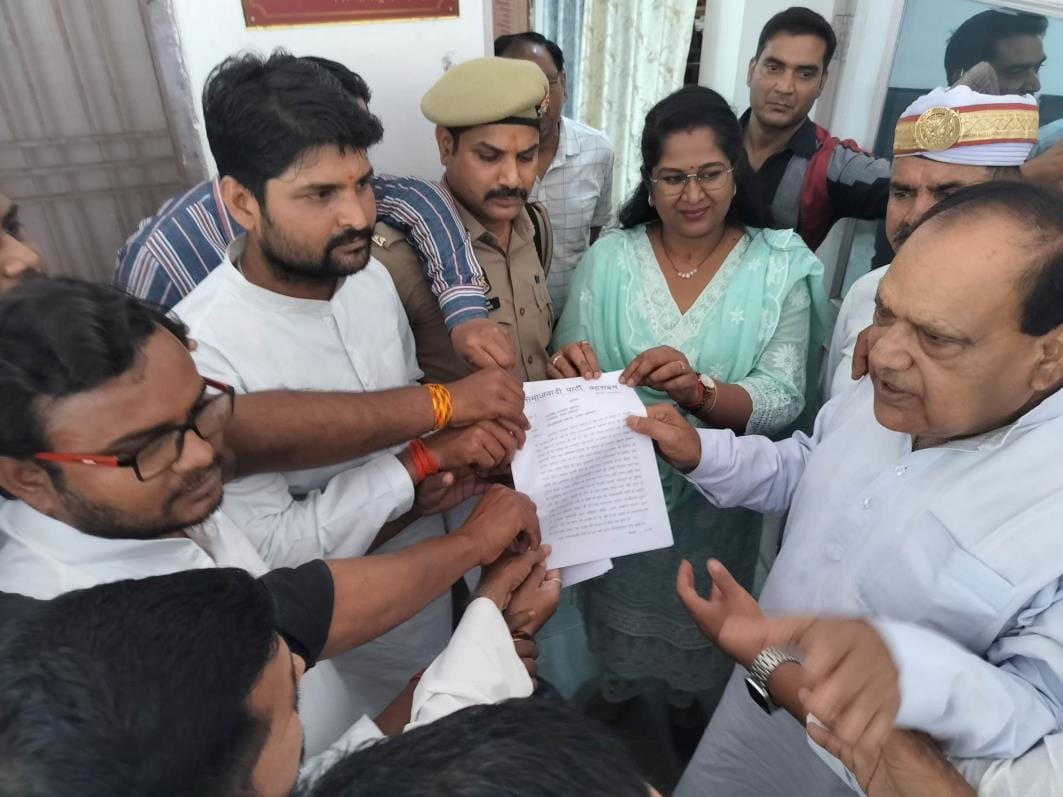 SP workers took to the streets against the oppression of Brahmins