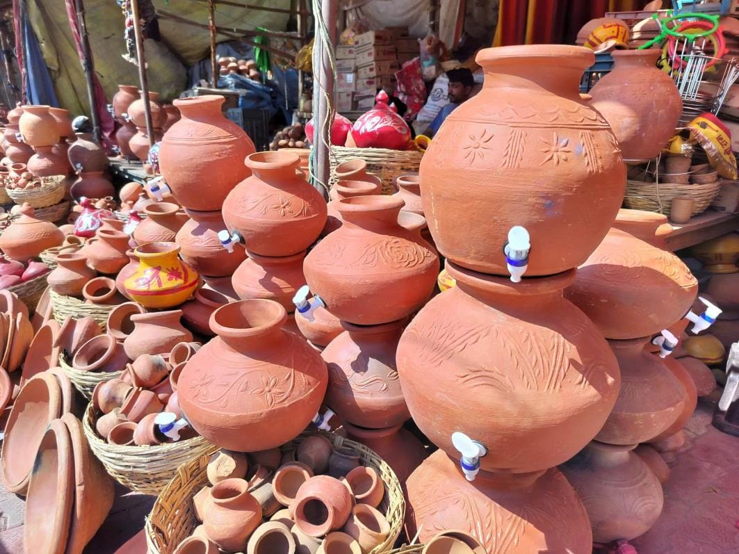 People are liking earthen pots in summer season