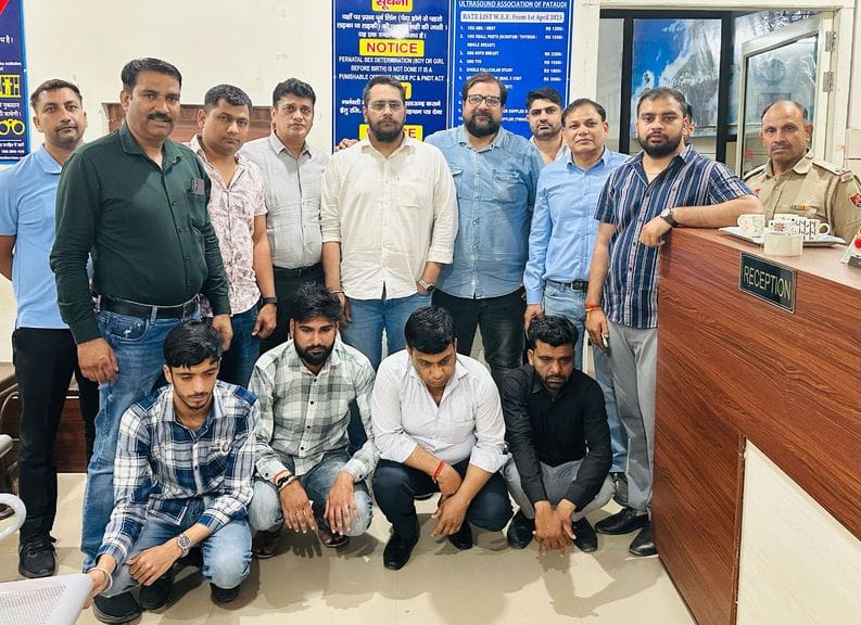 After conducting fetal sex test, it was told that there was a son in the womb, four accused including the broker were arrested