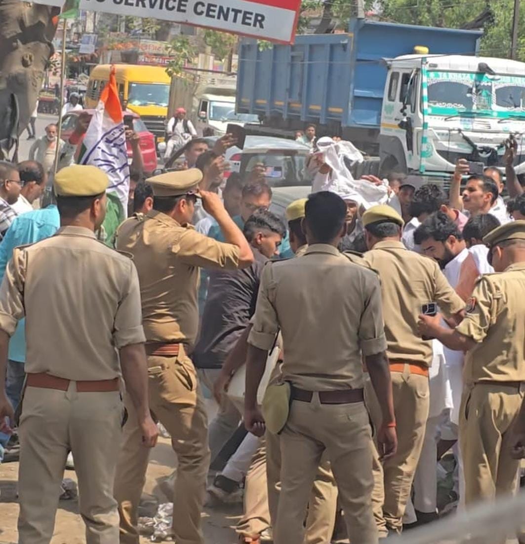 Attempt to burn effigy, clash between Congressmen and police, bull taken out safely