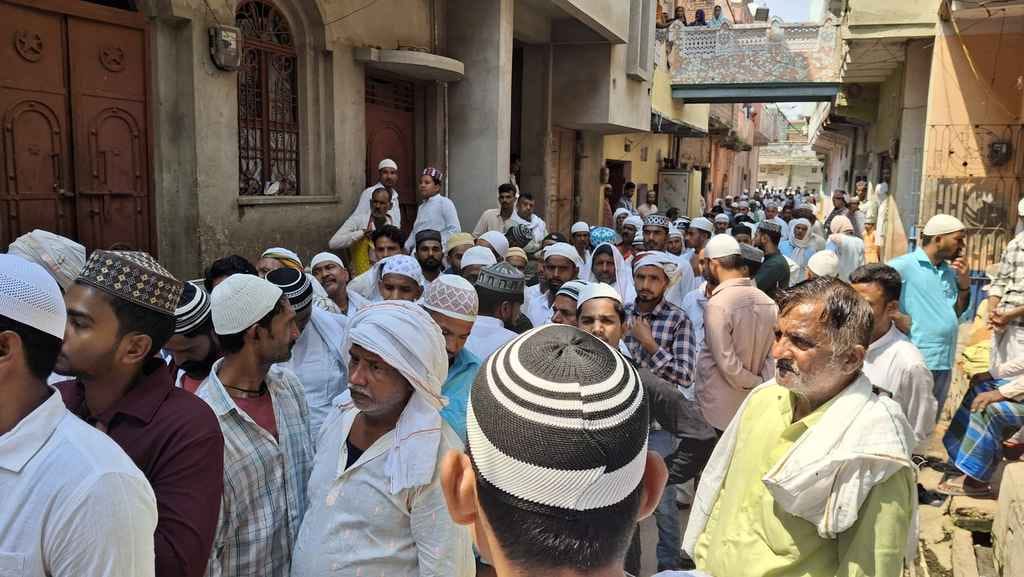 Rohtas Bihar News : rohtas police investigation after mother dies due to son murder, funeral together