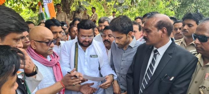 Congressmen furious over charge sheet against Sonia and Rahul