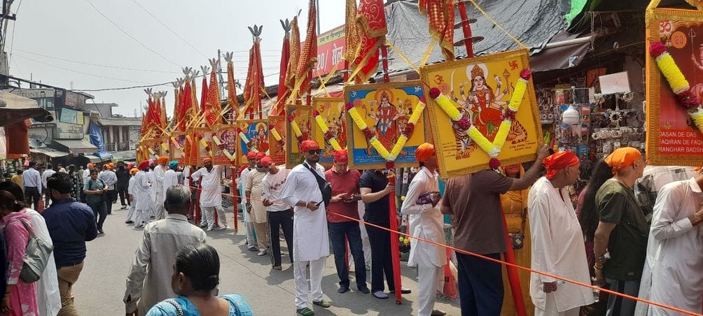 The fourth chala of Canada Banga people reached the court of Maa Chintapurni