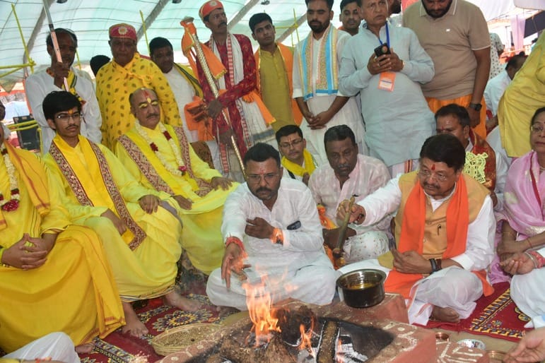 Minister Kailash Vijayvargiya, who came to attend the Somayagya