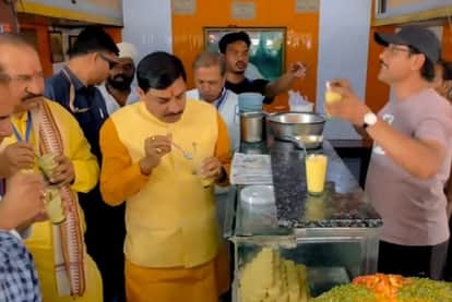 The Chief Minister enjoyed kachori and lassi in Neemuch