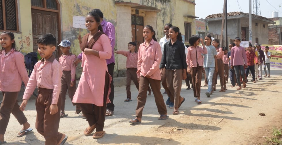 A rally was taken out in Jalalpur to go to school