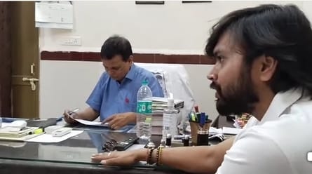 shivpuri-Money was being collected from the attendants of the patients, MLA's son met CS and demanded action