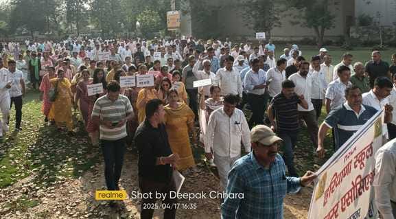 Teachers opposed the order to write teacher diary on MIS portal