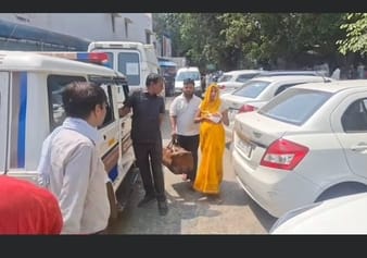 Hospital incident... now the video of police jeep parked on the road goes viral
