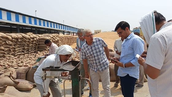 CM Flying reached the grain market of Julana