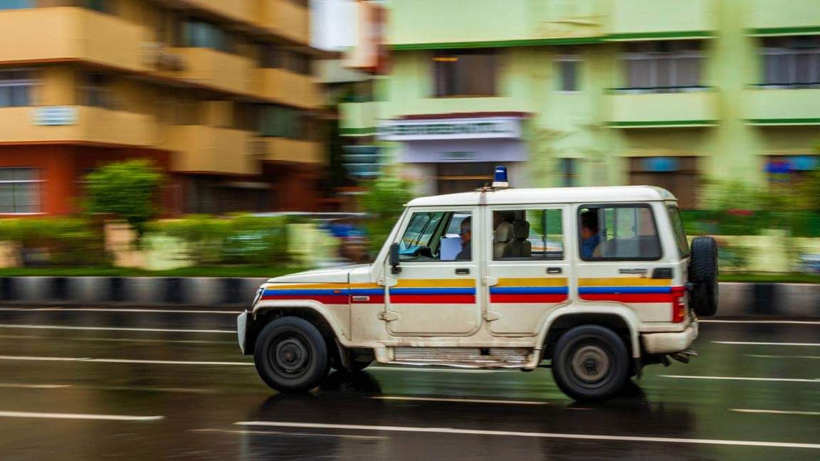 चार पुलिसकर्मियों पर कार्रवाई।