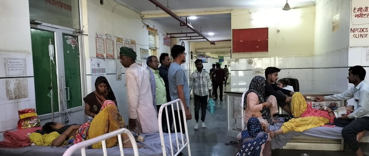 An old man died of vomiting and diarrhea, five children were admitted