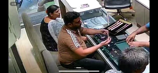 Jewellery worth Rs 3.25 lakh stolen in 3 minutes, caught on CCTV