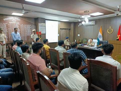 Take the identity card of those staying in the hotel: SP