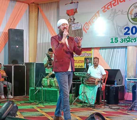 Kaku Ram made the audience dance at Padhar Farmers Fair