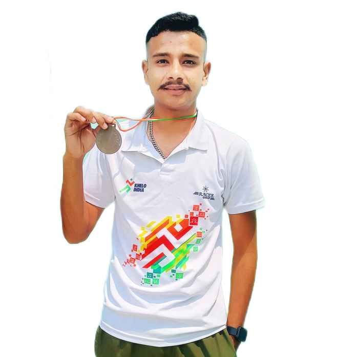 Silver medalist Shoaib welcomed