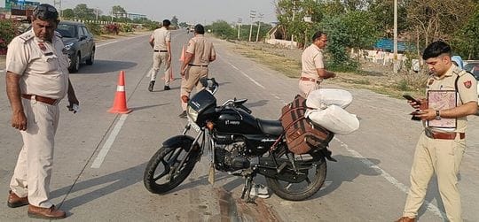 A bike rider selling clothes by roaming around died in an accident