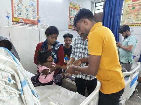 Bihar News : 11 members of family fainted after eating food that had fallen into a lizard