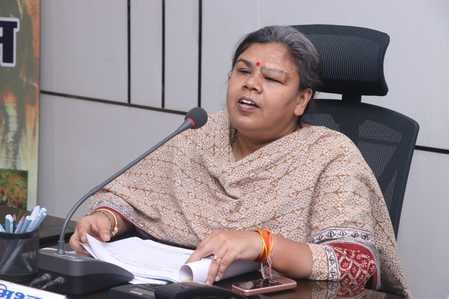 Commissioner issued show cause notice to Tehsildar and Naib Tehsildar, action taken on negligence