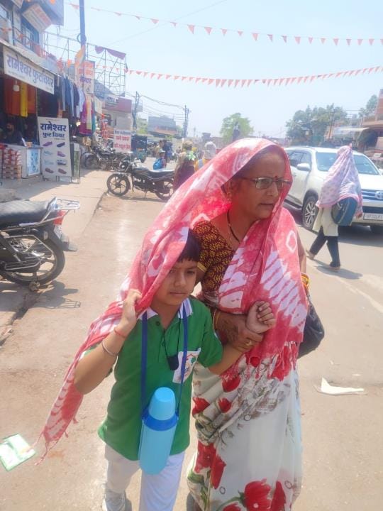 Hot winds and strong sunlight increased the heat again