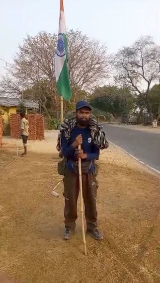 Sanoj reached Asafpur after travelling to 26 states in two years