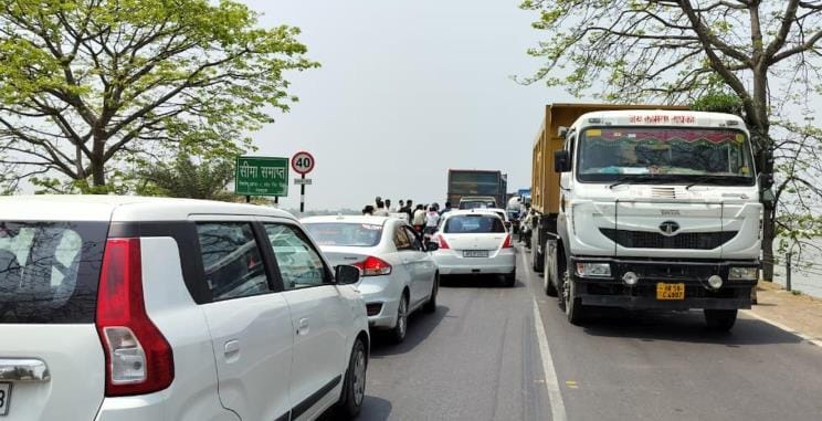 Sanjay Setu jammed due to joint repair