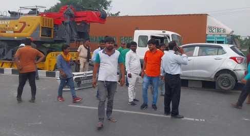 Bihar Road Accident Two people died three injured horrific road accident Muzaffarpur container-car collision