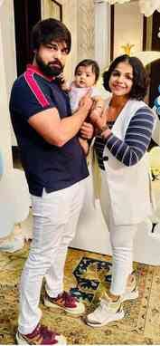 Sakshi-Satyavrat's photo with daughter Yoshida goes viral