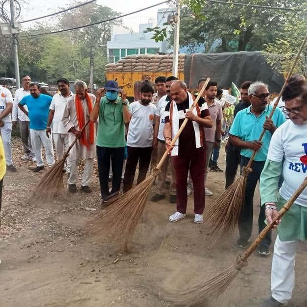 Cleanliness warriors including social worker Rukmini, who did commendable work regarding cleanliness, were honored.