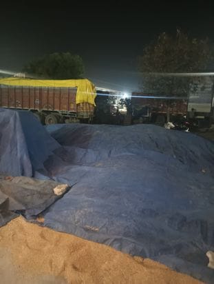 It was hot all day, drizzle occurred at night when the weather changed